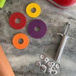 Hand mixer, rolling pin, fondant extruder